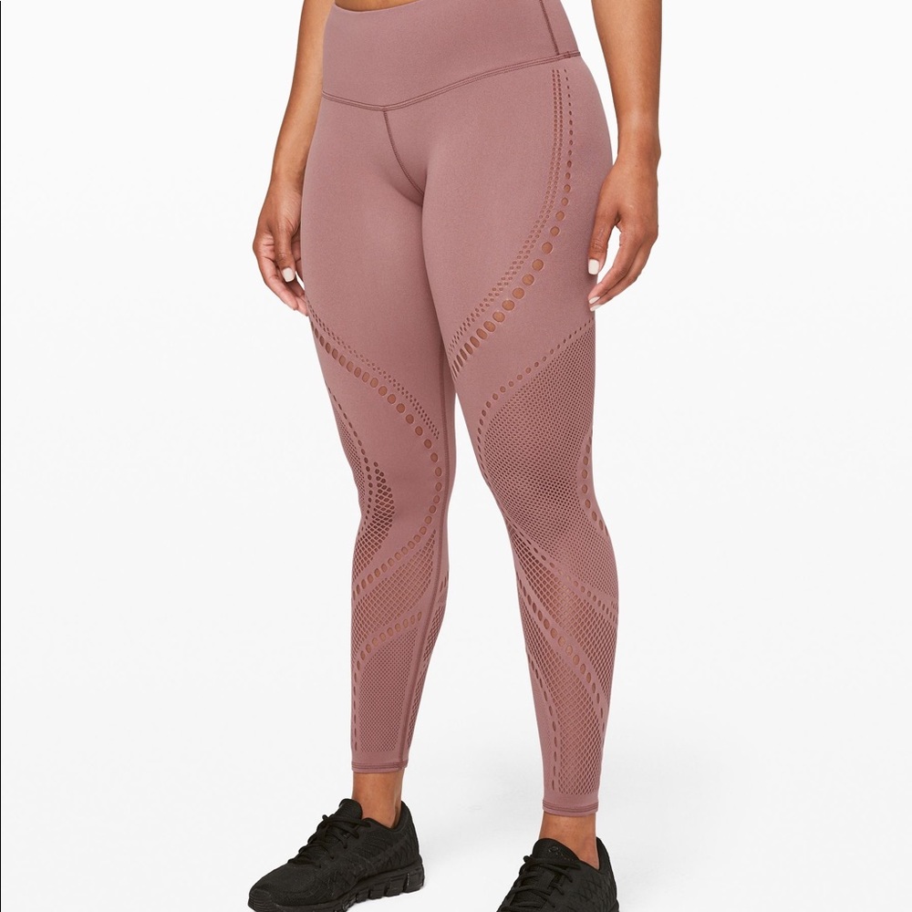 REVEAL TIGHT PRECISION *LULULEMON X BARRY'S
Size 4